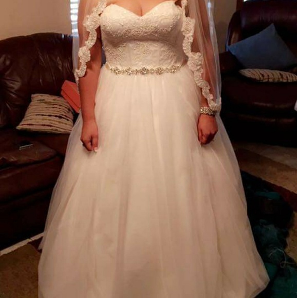 Wedding dress - Picture 3 of 3